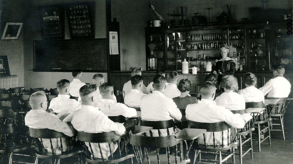 Zada Cooper teaching in 1910.