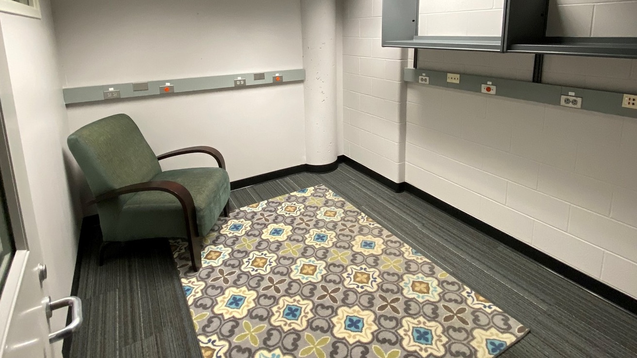 UI College of Pharmacy chair and rug in quiet space.